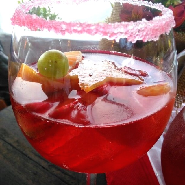 Sangría de vino de mora