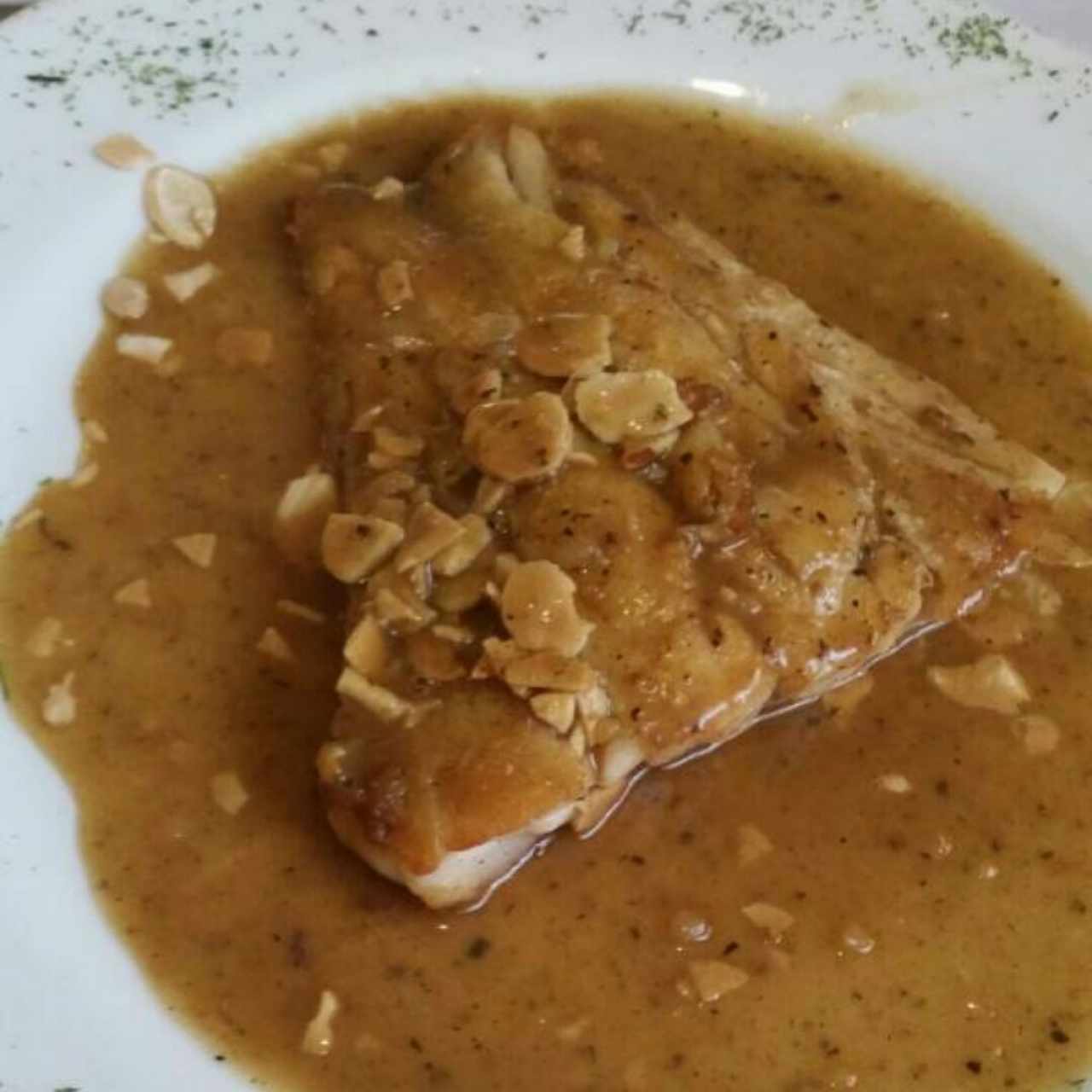pescado en salsa de almendras