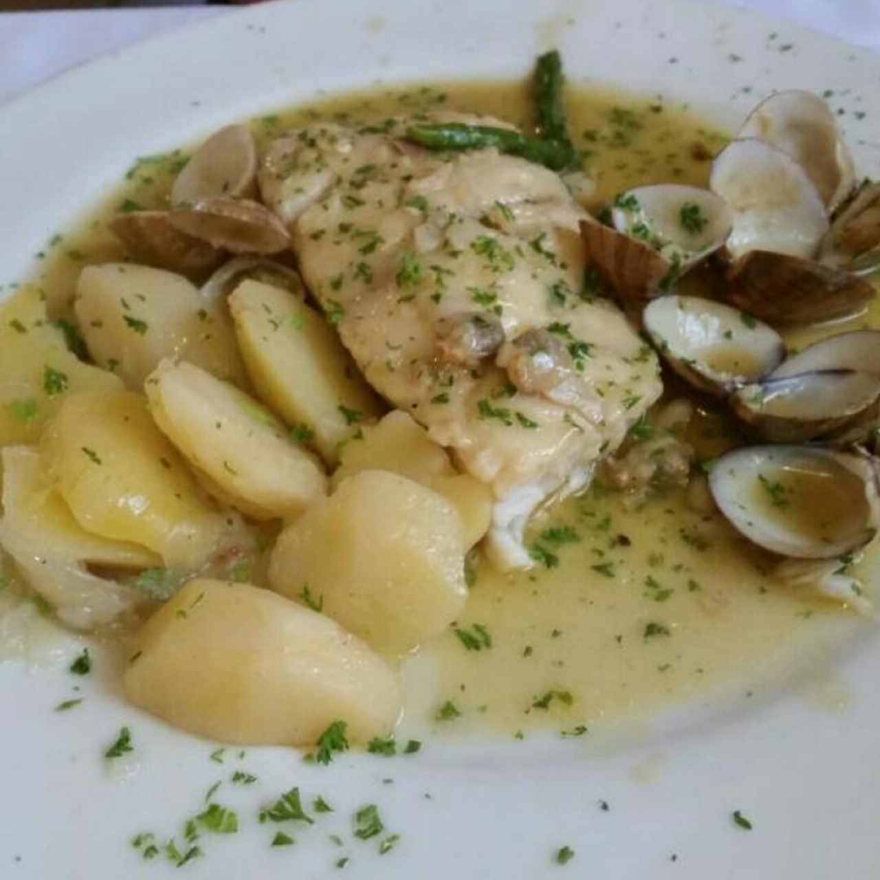 Mero en salsa verde y 