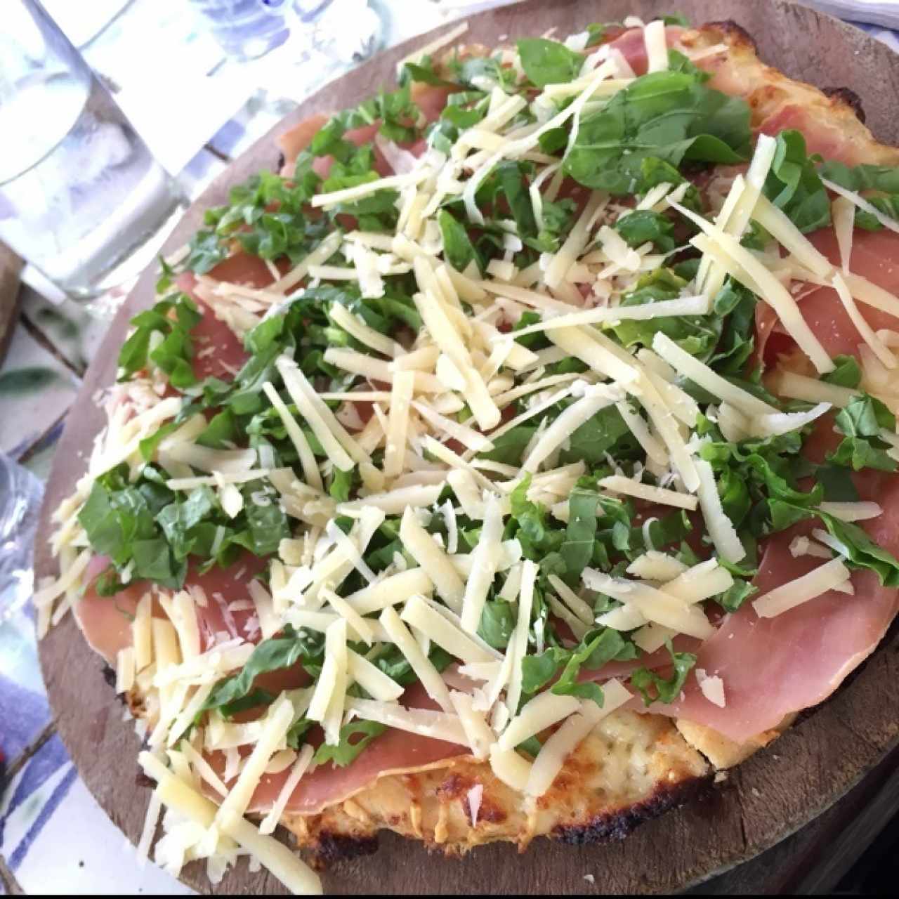 Pizza Serrano y Rugula