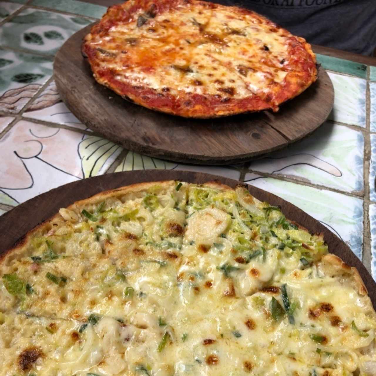 pizza a la crema primavera especial y napolitana 
