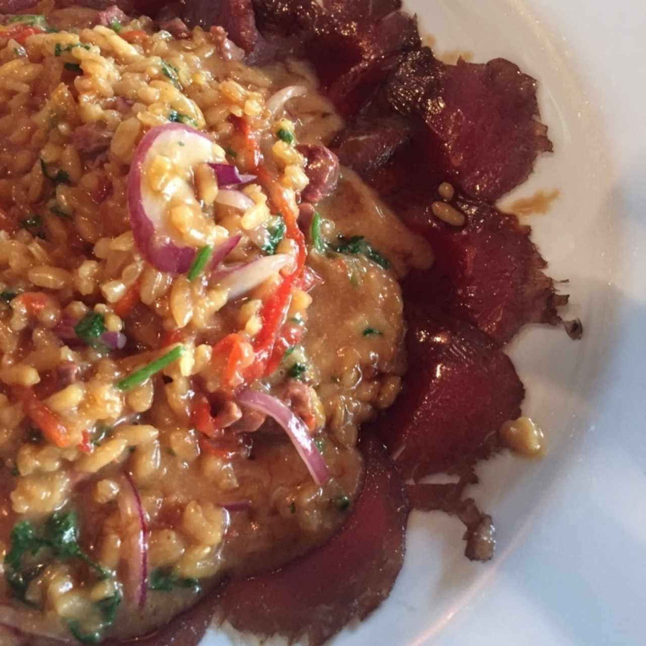 Risotto de lomito con cama de carpaccio