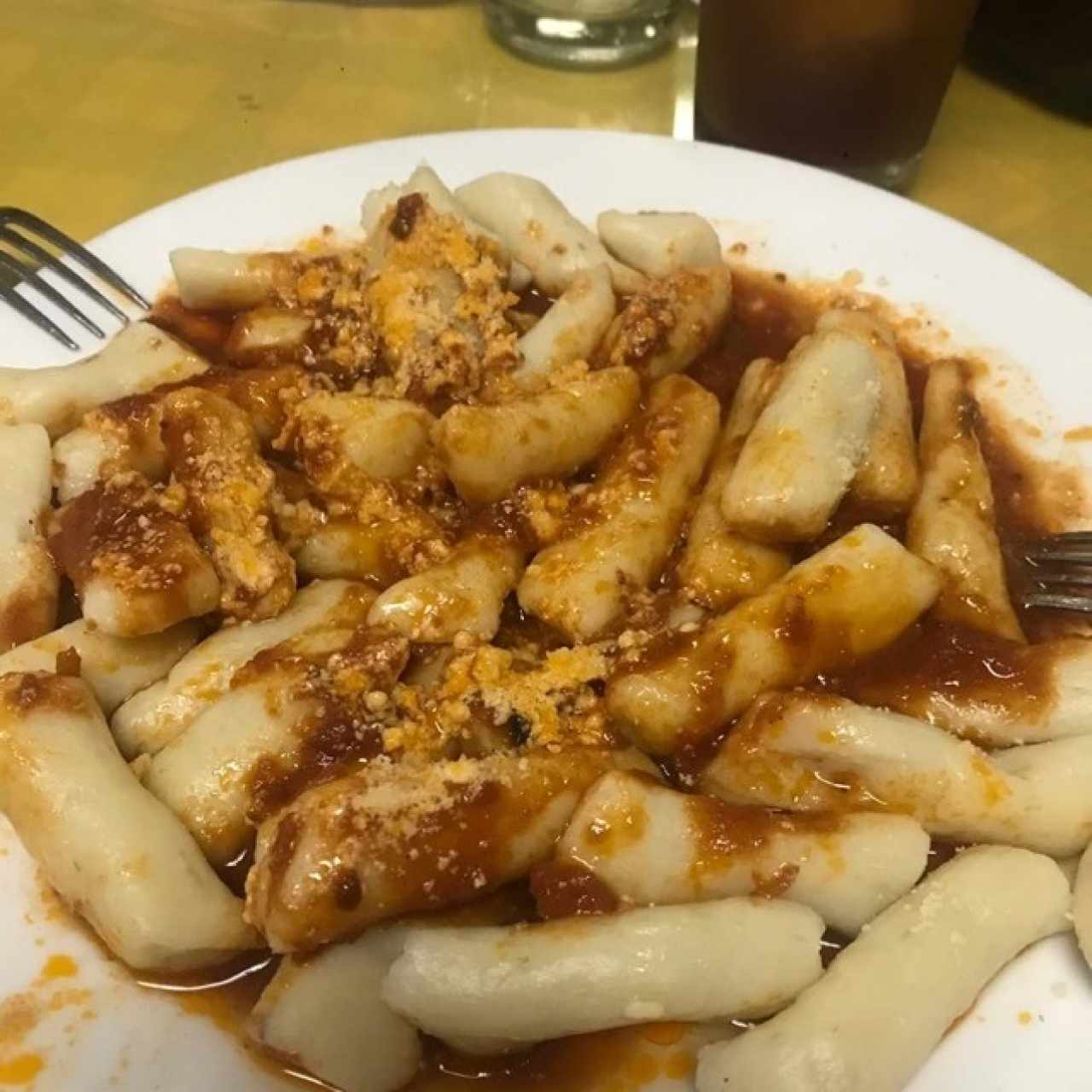 ñoquis con salsa napolitana
