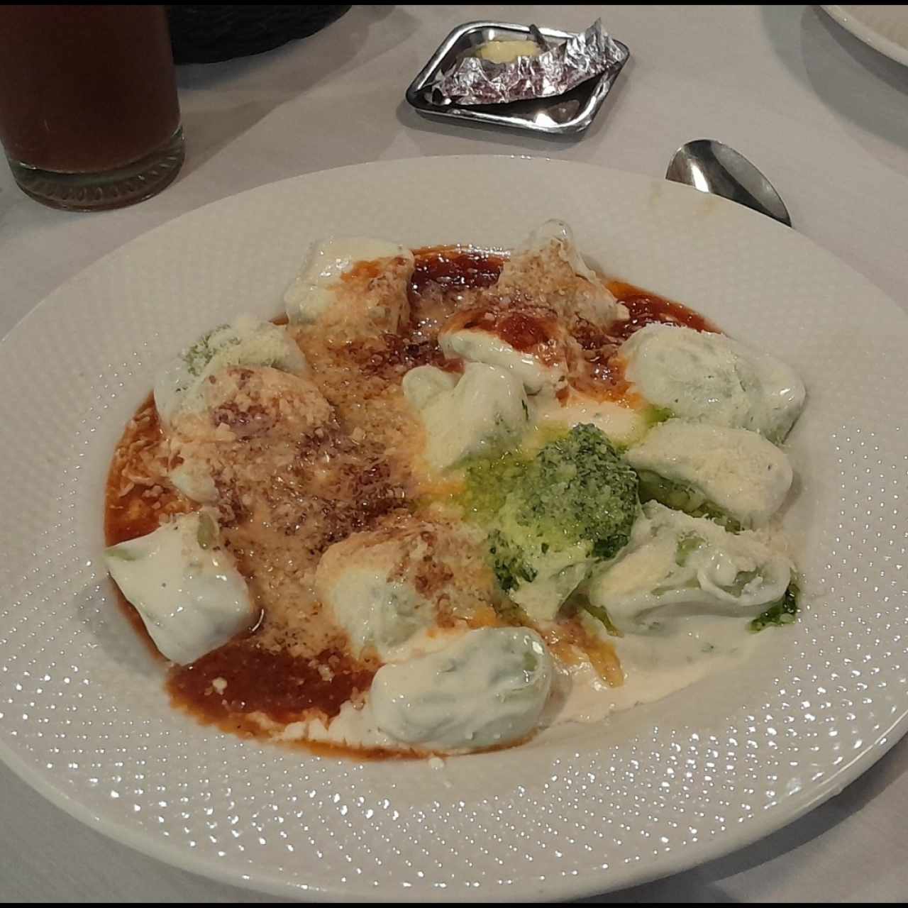 Tortelonni cuatro salsas
