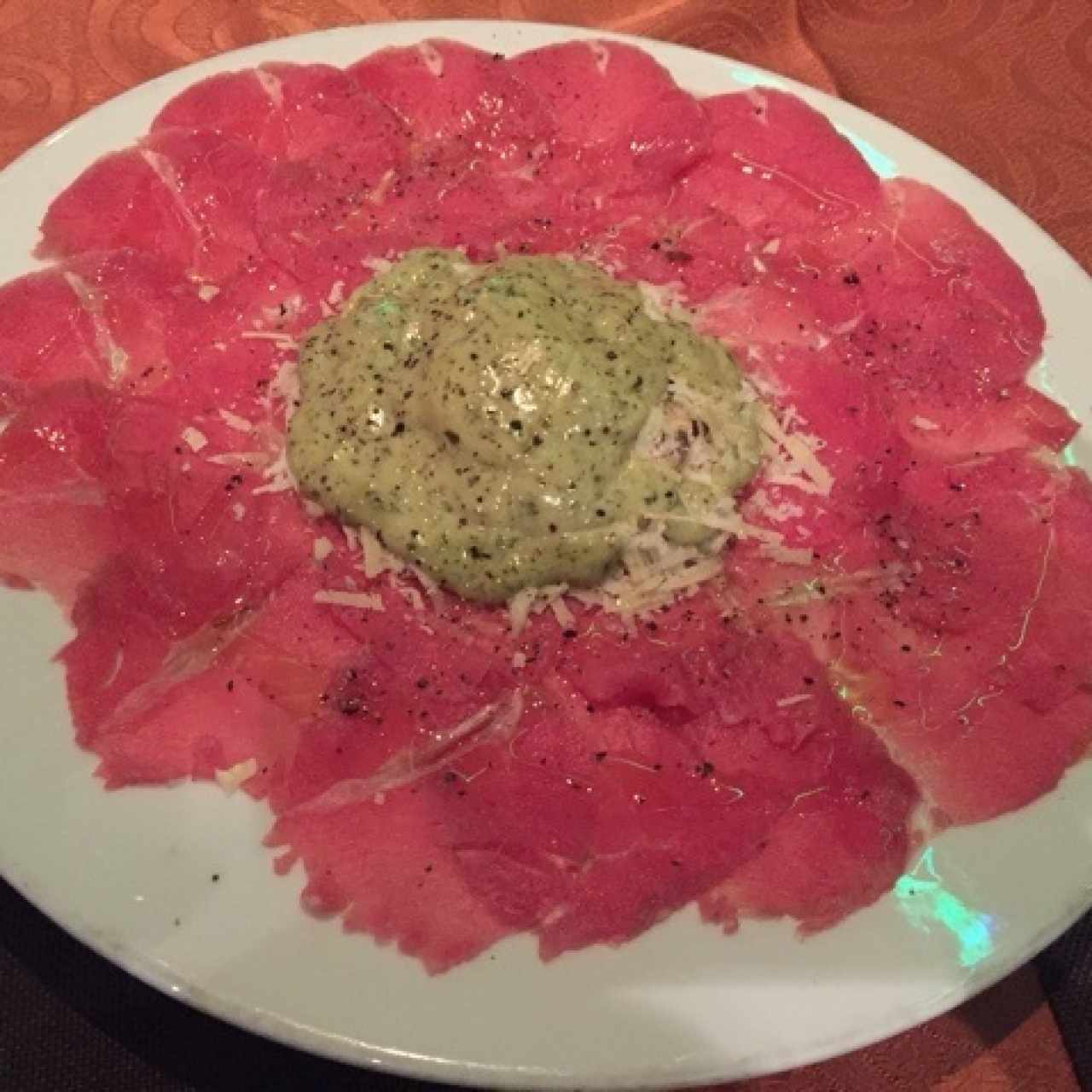 Carpaccio de carne de res. 