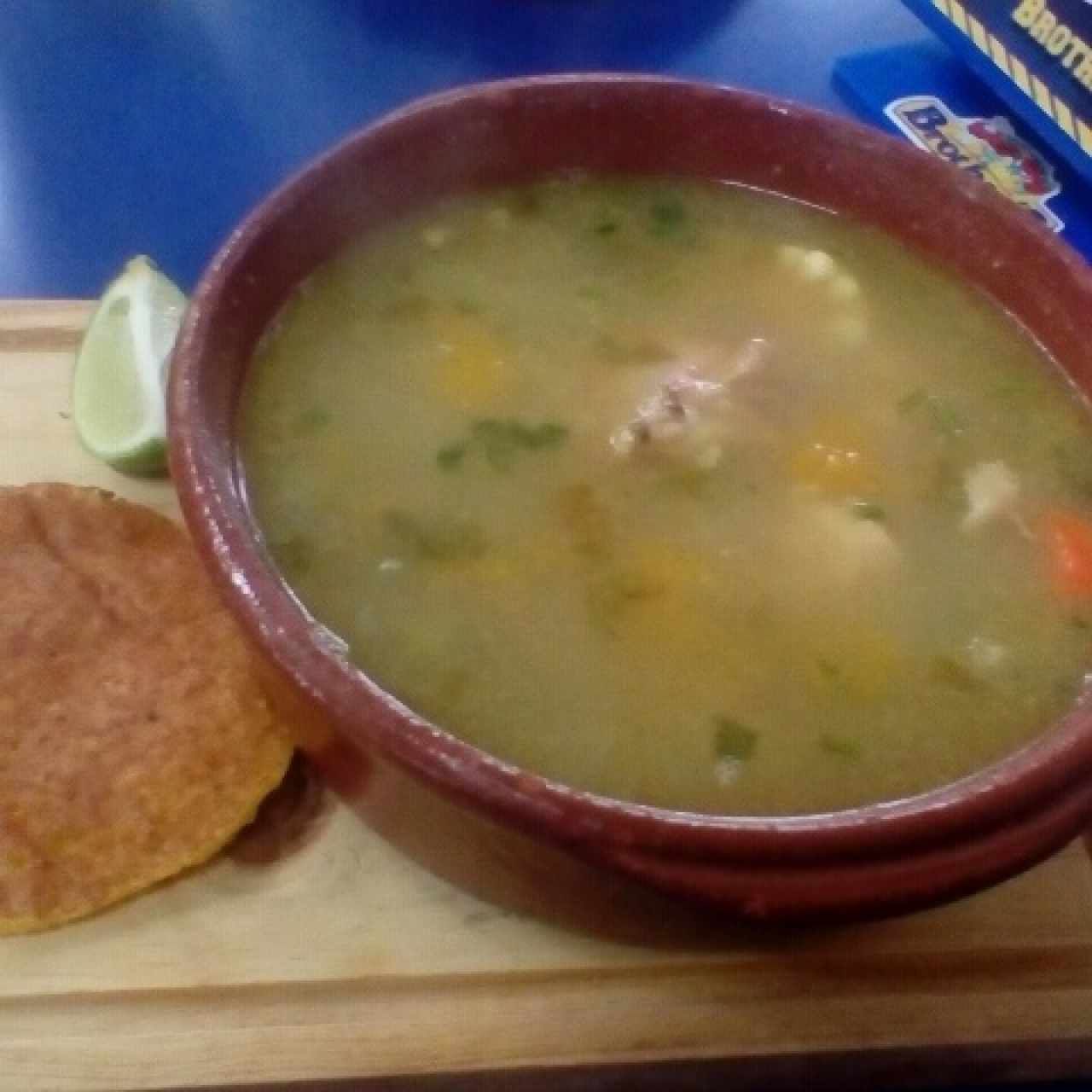 sopa de pollo