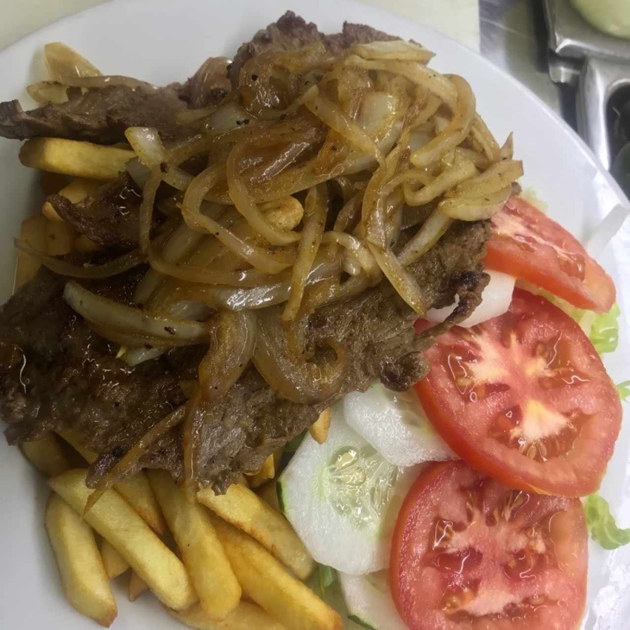 Bisteck encebollado 