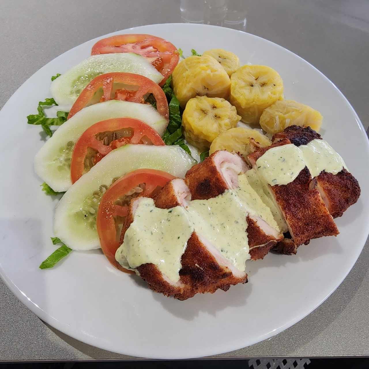 Cordon bleu + plátano al horno + ensalada 