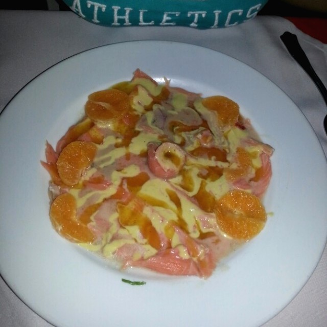 Tiradito de salmon en mandarina