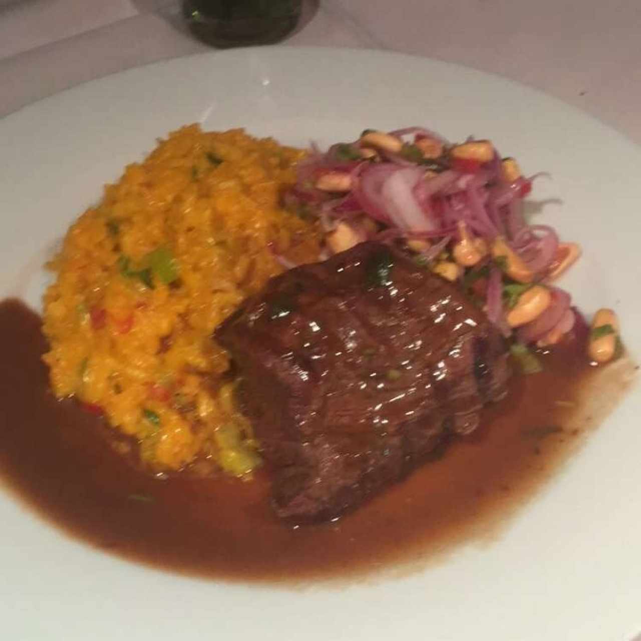 lomo con risotto de ajies