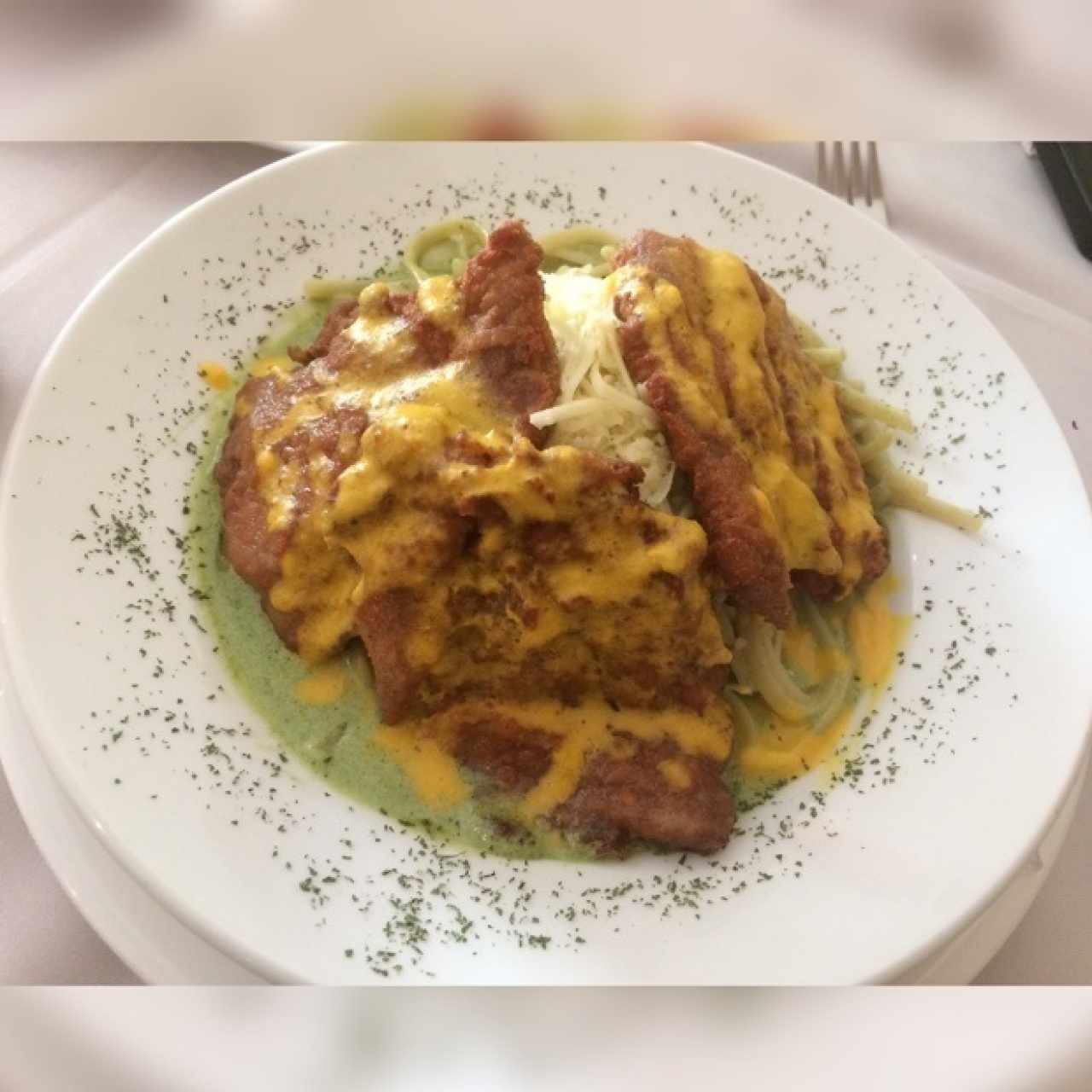 Pasta Al Pesto Peruana con Milanesa de Carne