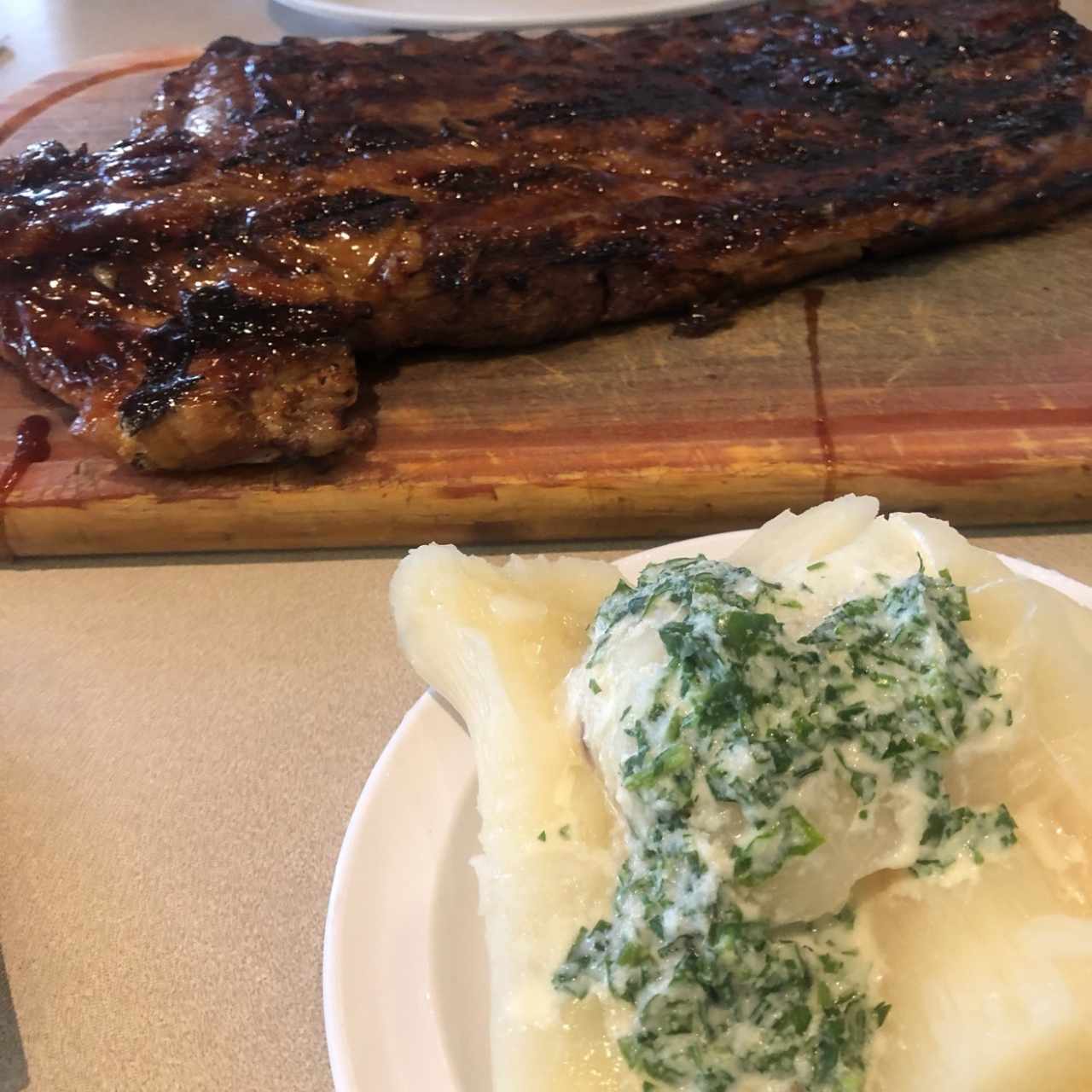 cerdo y yuca