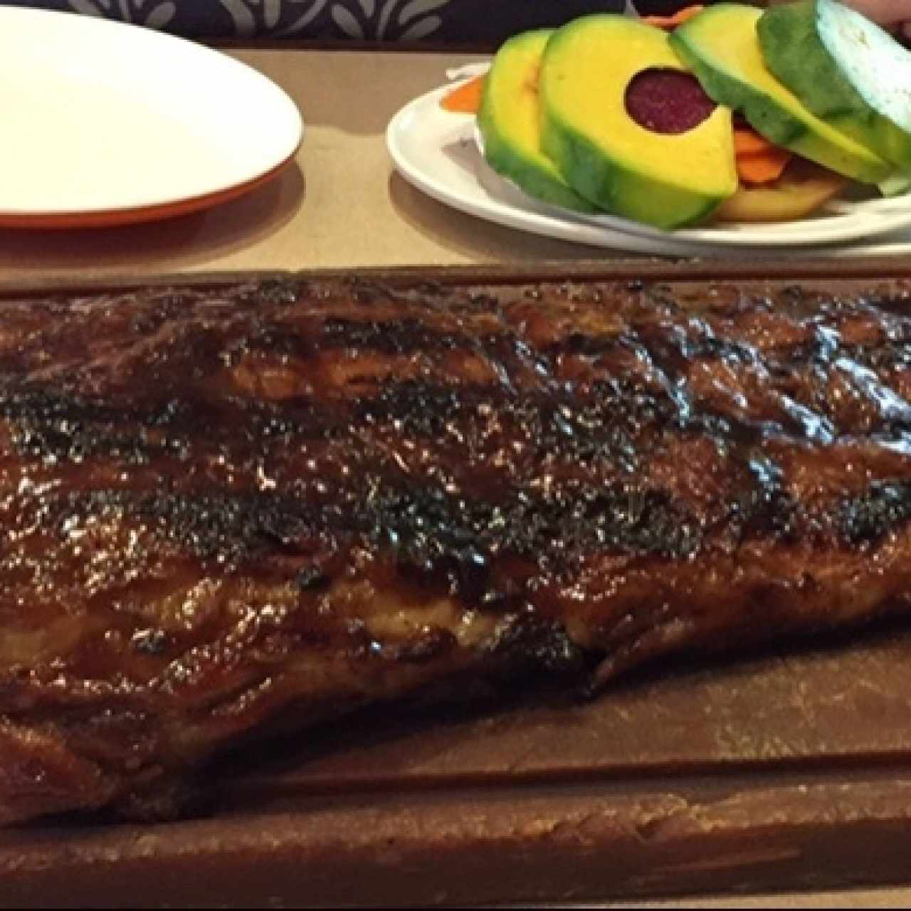 Costillas Bbq y ensalada mixta 