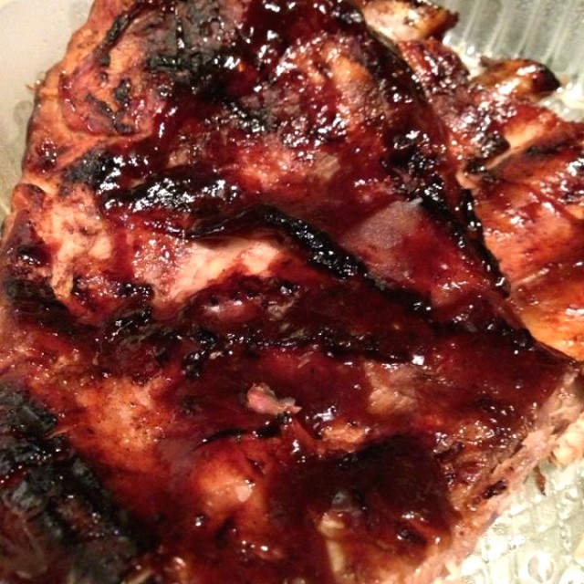 Costillas bbq... Eso es media ración!!! Comen dos personas! 