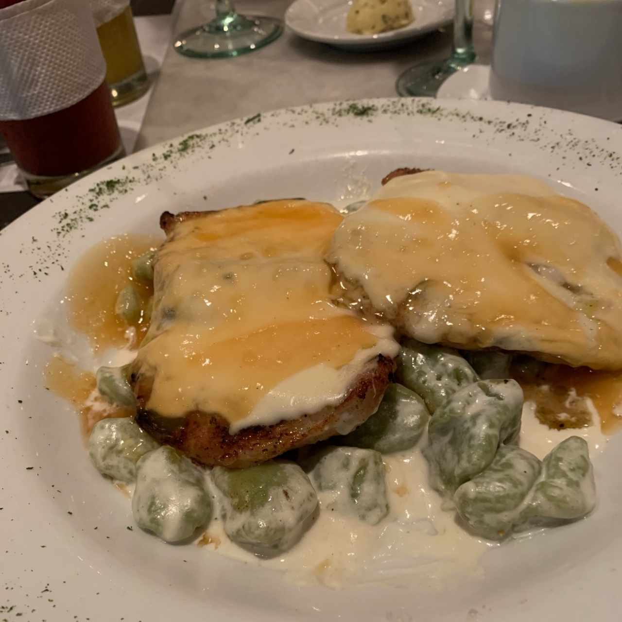 noquis de espinaca con lomo de cerdo al grill