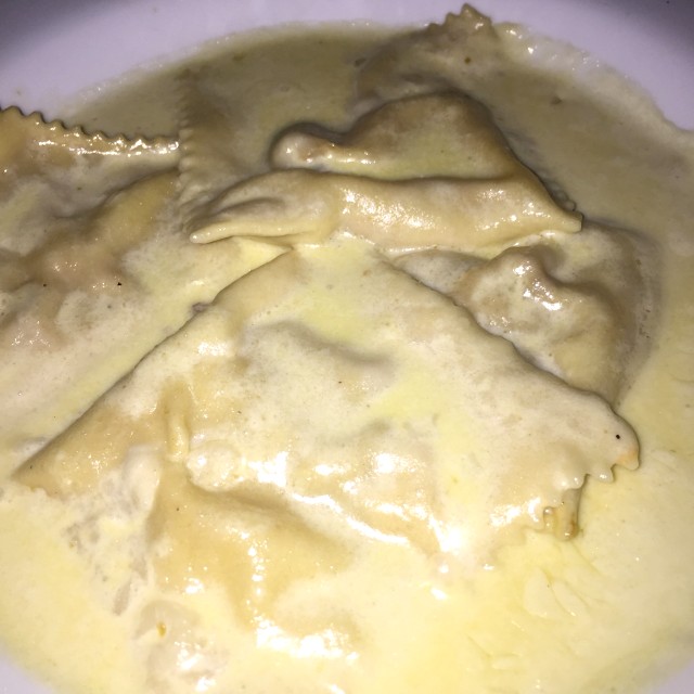 Ravioli rellenos de carne y queso