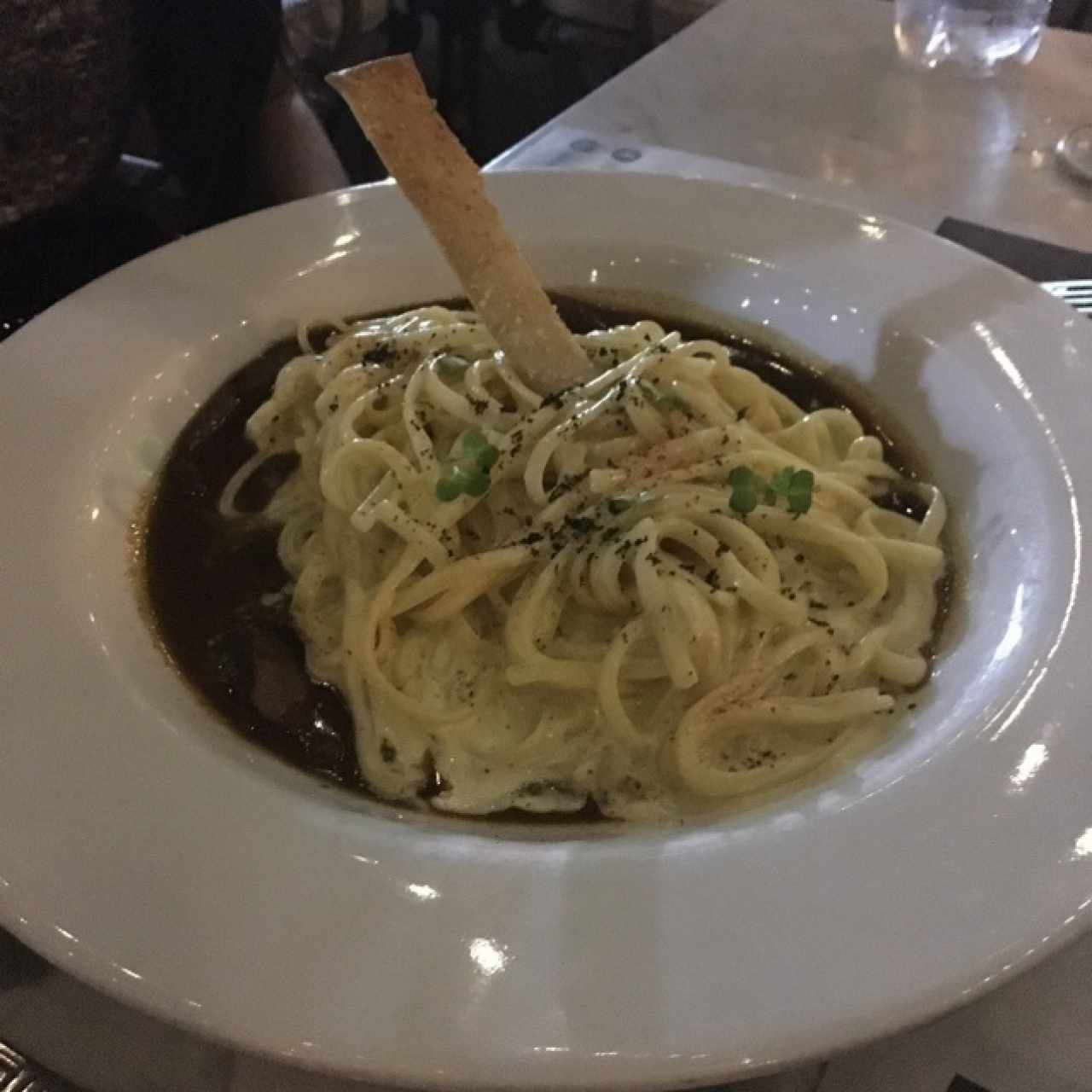 linguine Manchego sobre asado negro