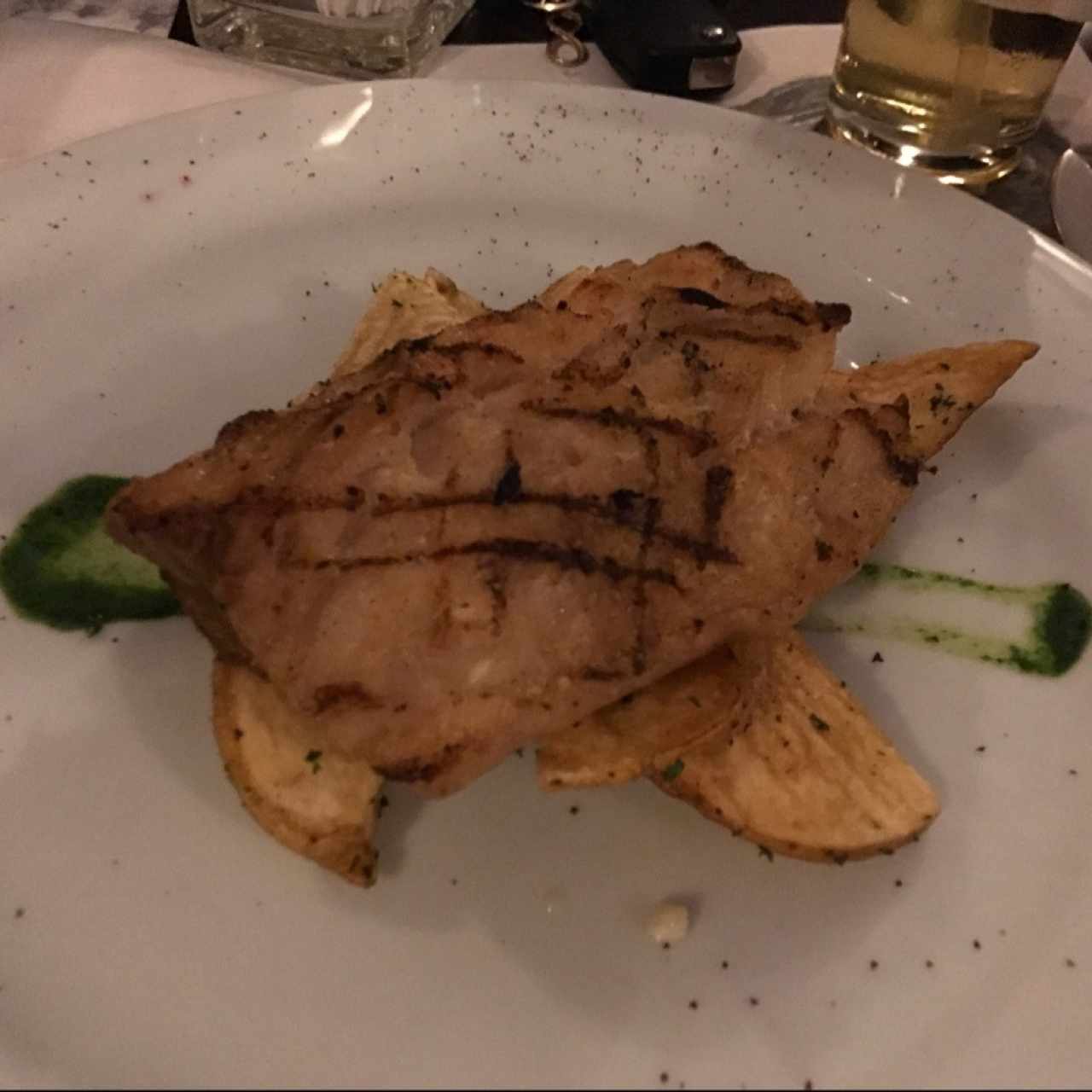pescado blanco con papas rusticas 