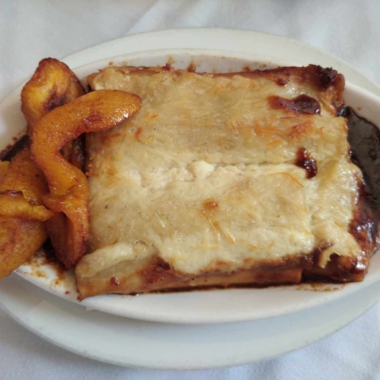 canelones rellenos de asado negro con tajadas