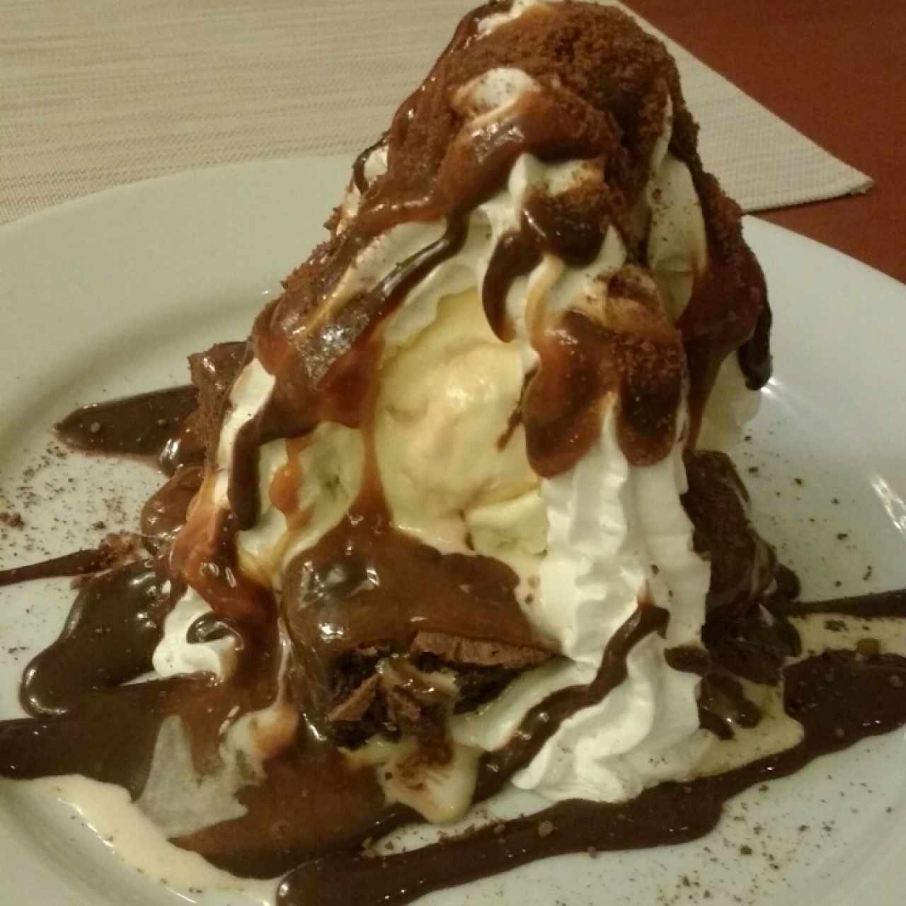 Brownie con helado