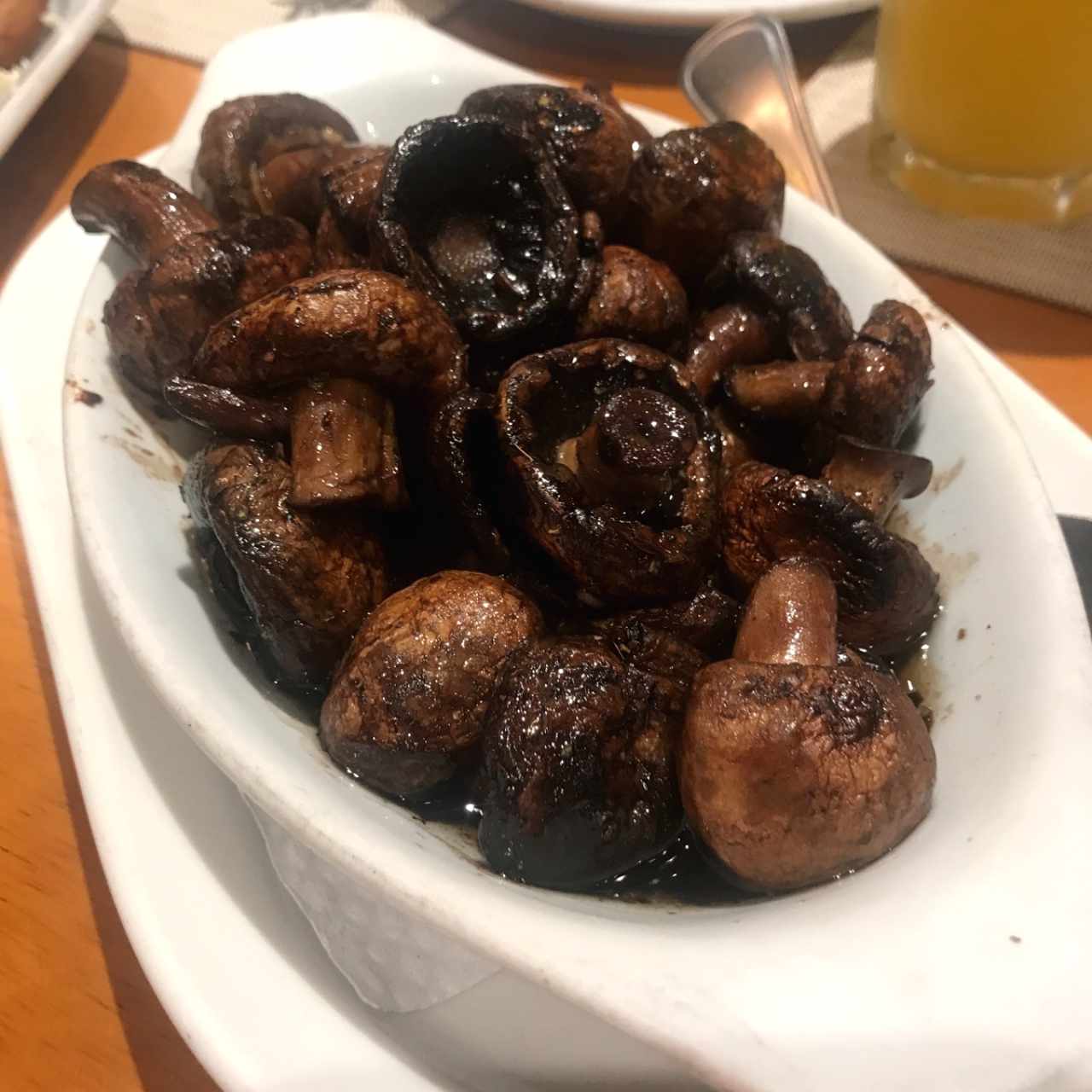 Champiñones al Vino..