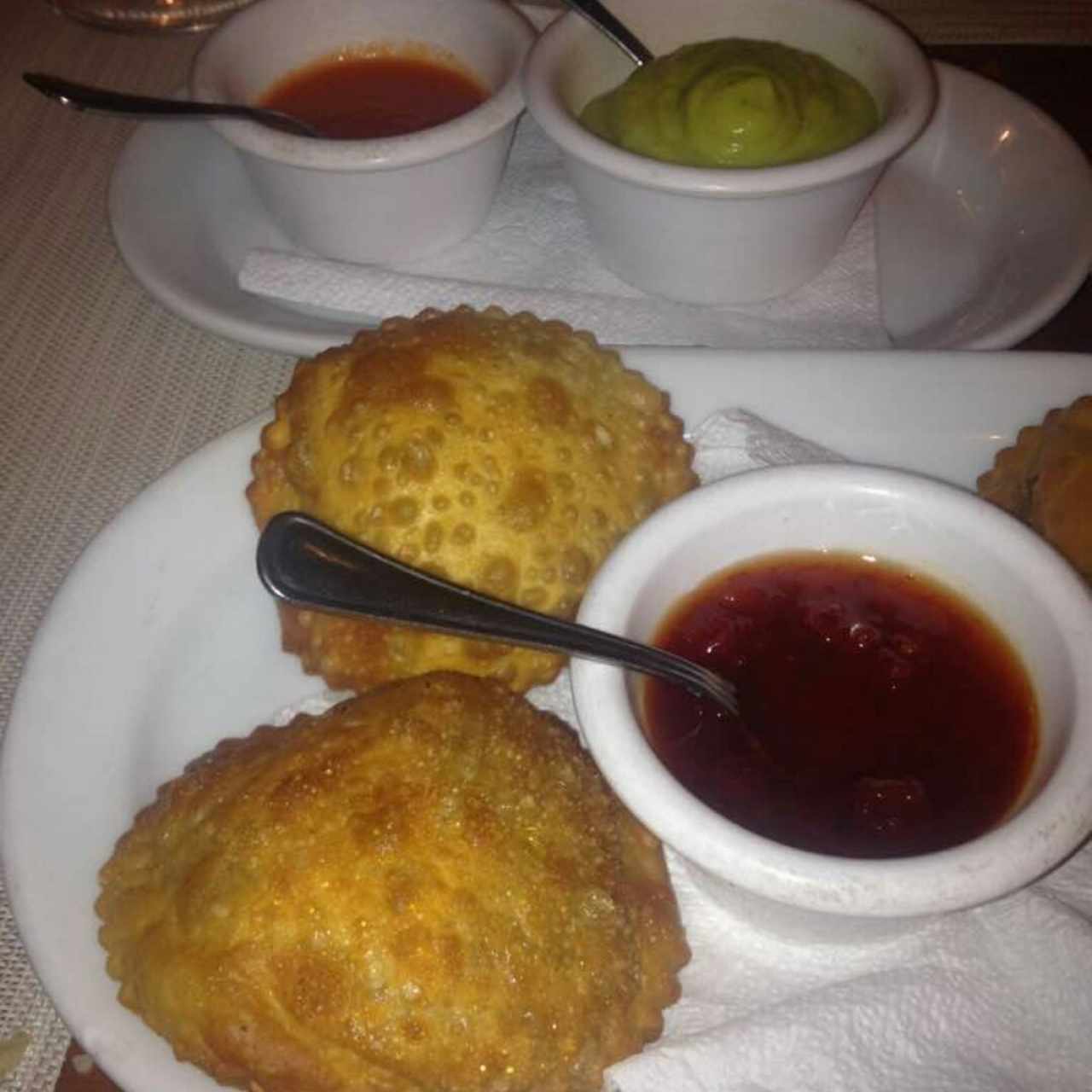 Pastelitos de Carne, Espectaculares, con varias salsas, Agridulce, Picante y Guasacaca, buenísimas todas