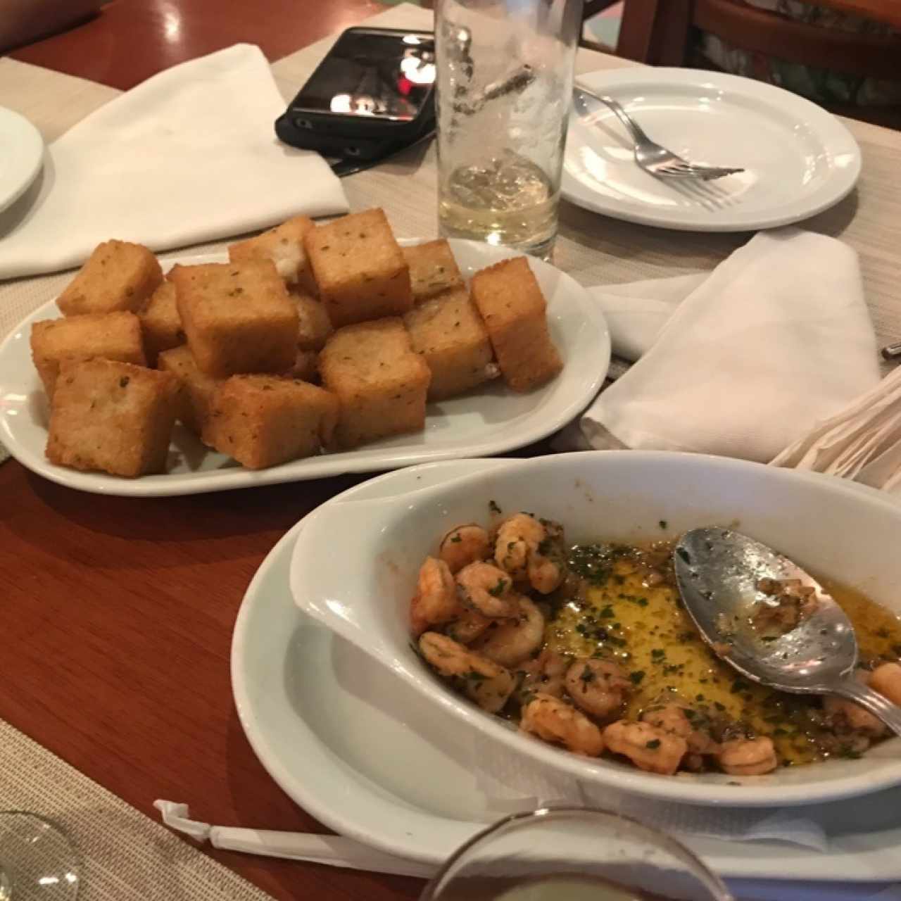 Mili y camarones al ajillo.