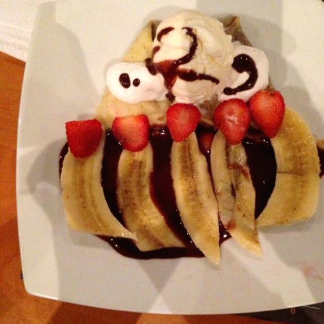 Creppe de chocolate con fresas y cambur