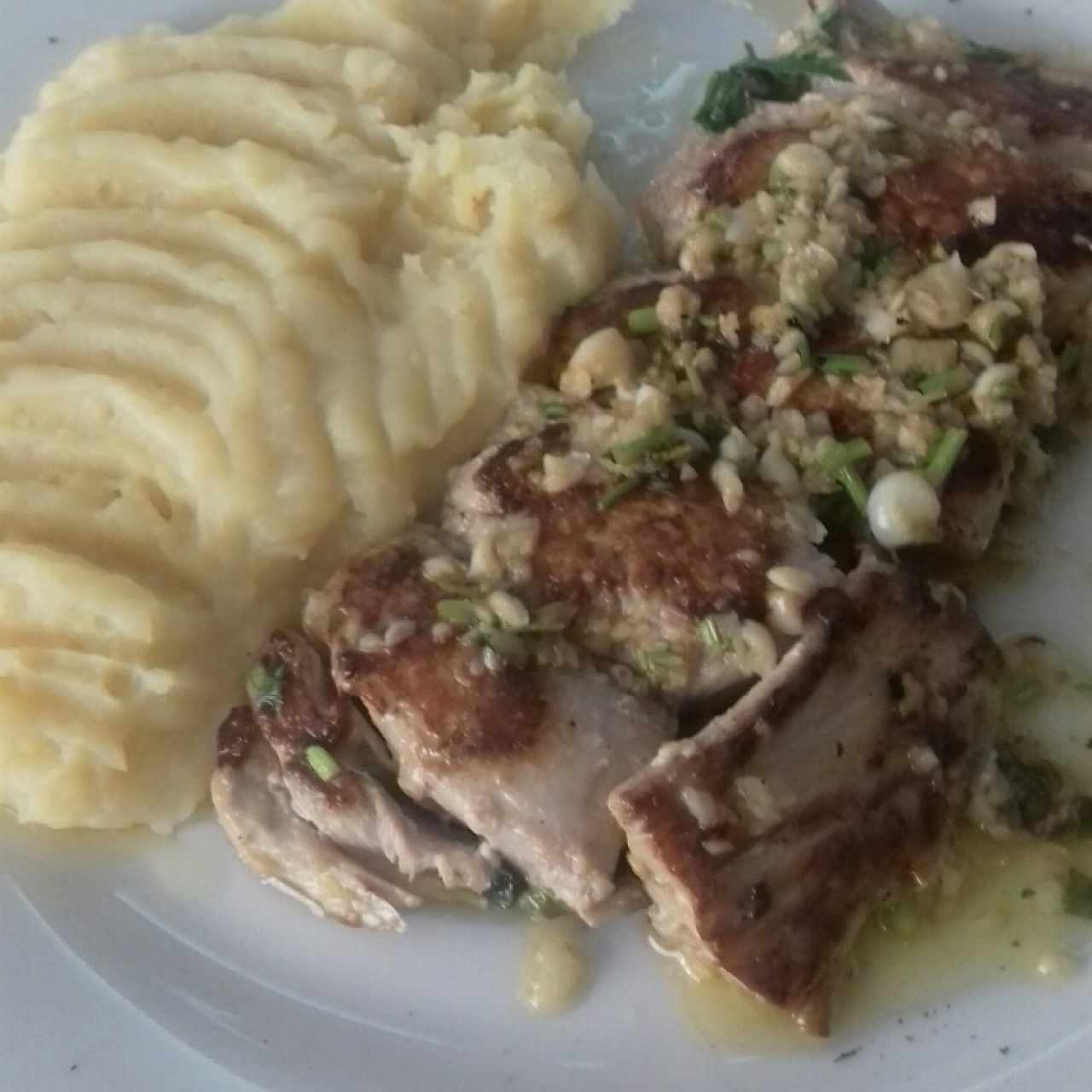 Filet de Dorado al Ajillo
