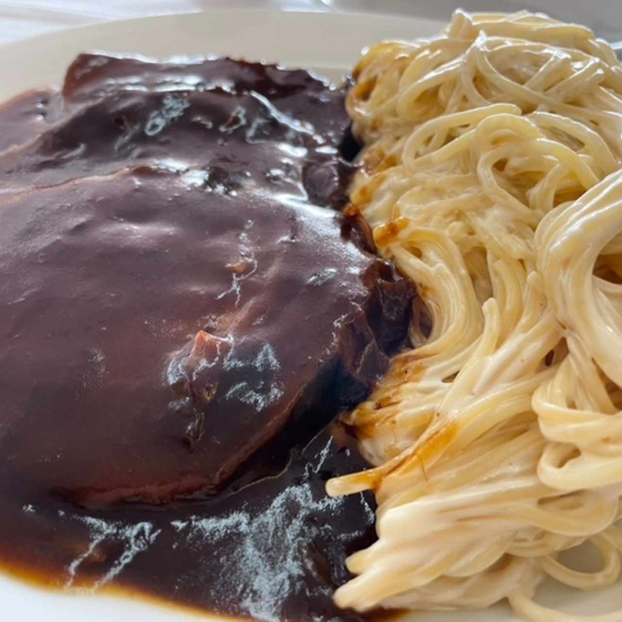 Asado negro con pasta