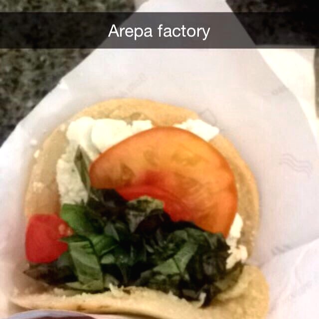 Arepa capresa de queso de cabra
