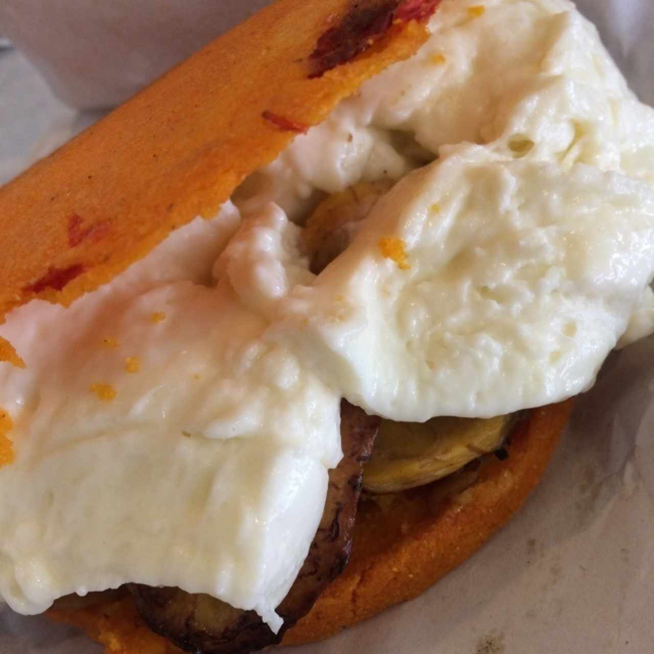 arepa de platano al horno con guayanes y masa de aji 