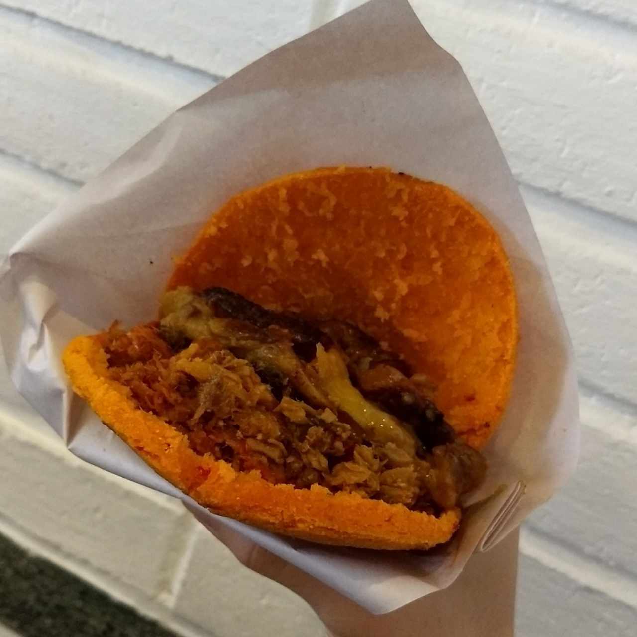 cazón y platano al horno con masa de ají dulce
