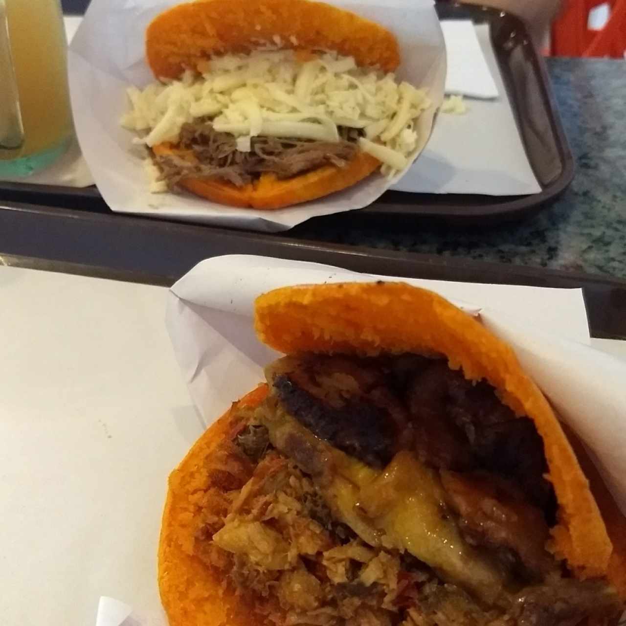 queso amarillo con mechada y cazón con plátano