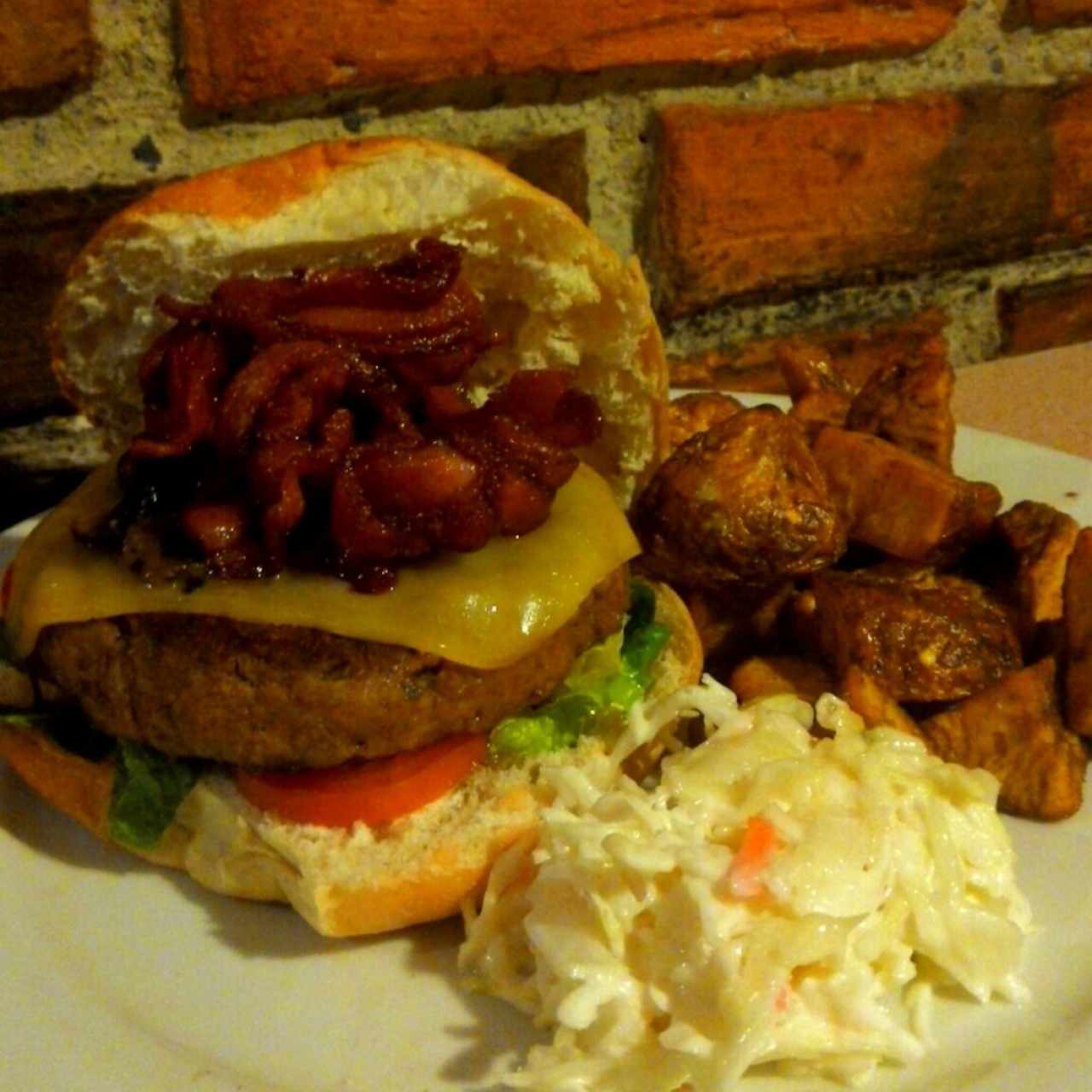Boston Burguer sin alfalfa pero doble tocineta 