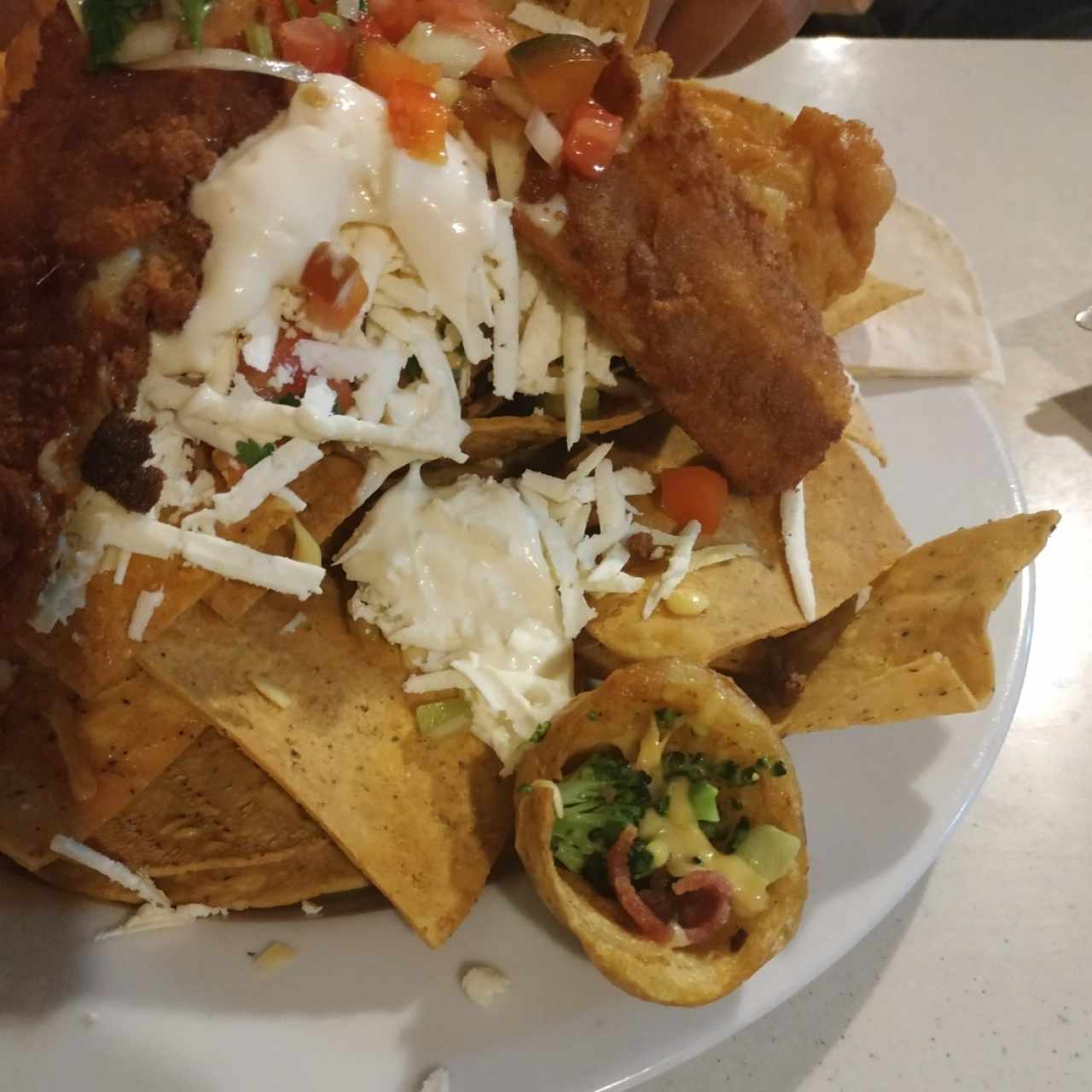 Mix de snacks: nachos, conchas de papá, quesadillas, deditos de mozarella