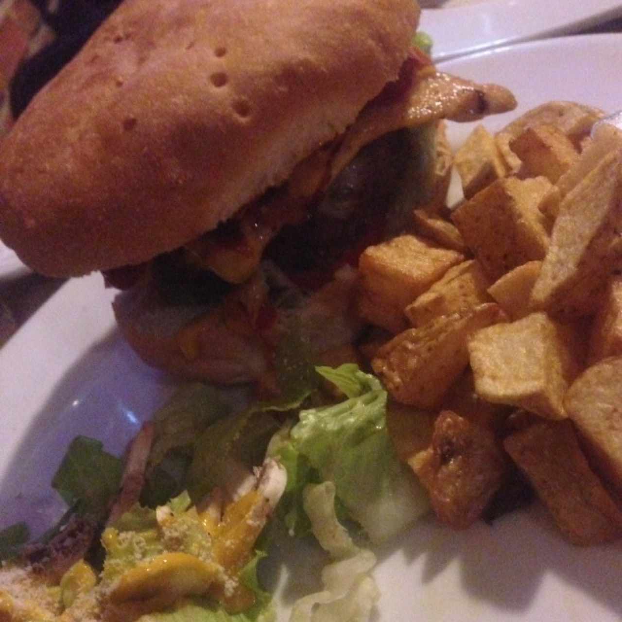 Hamburguesa combinación de pollo y carne! 
