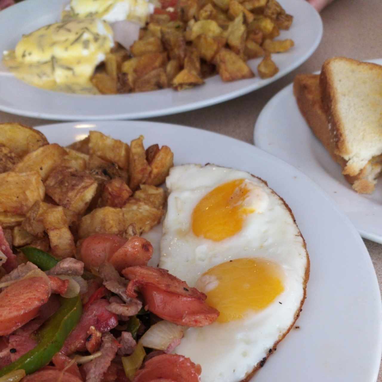 Huevos bene...y Daniels brec...