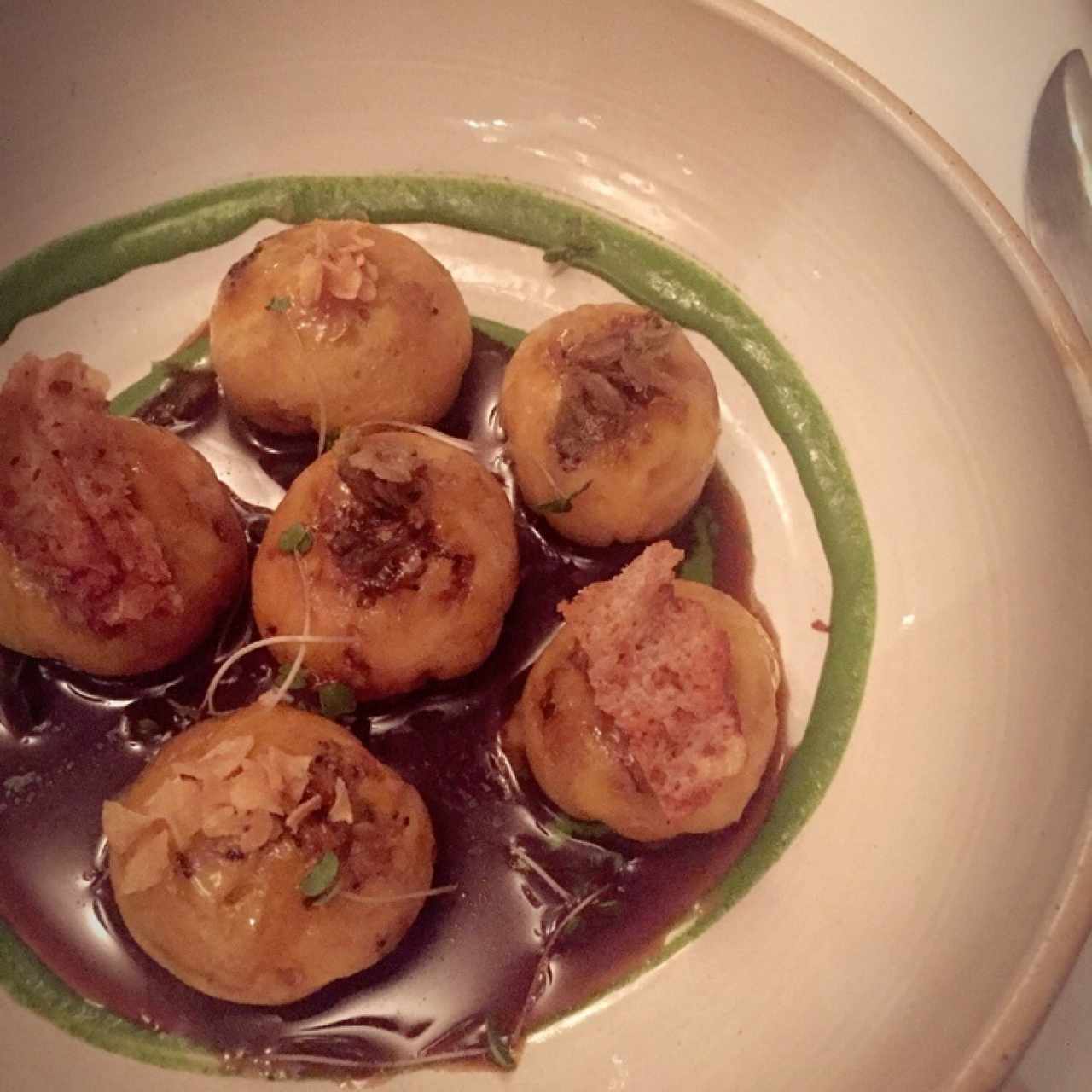 Raviolis de platano con pepitona y mejillones