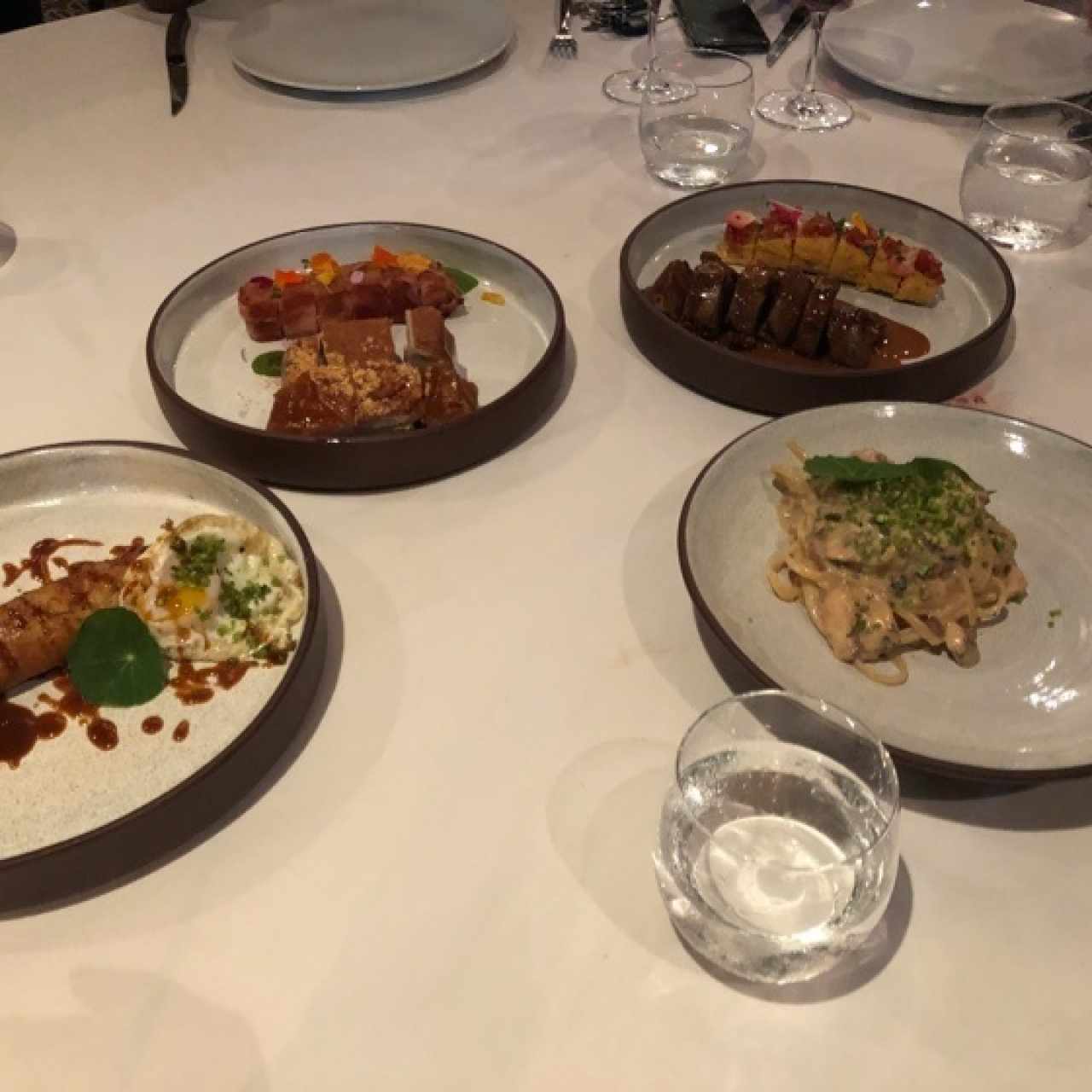 cochinillo, pasta con pulpo, arroz pegado con huevo 