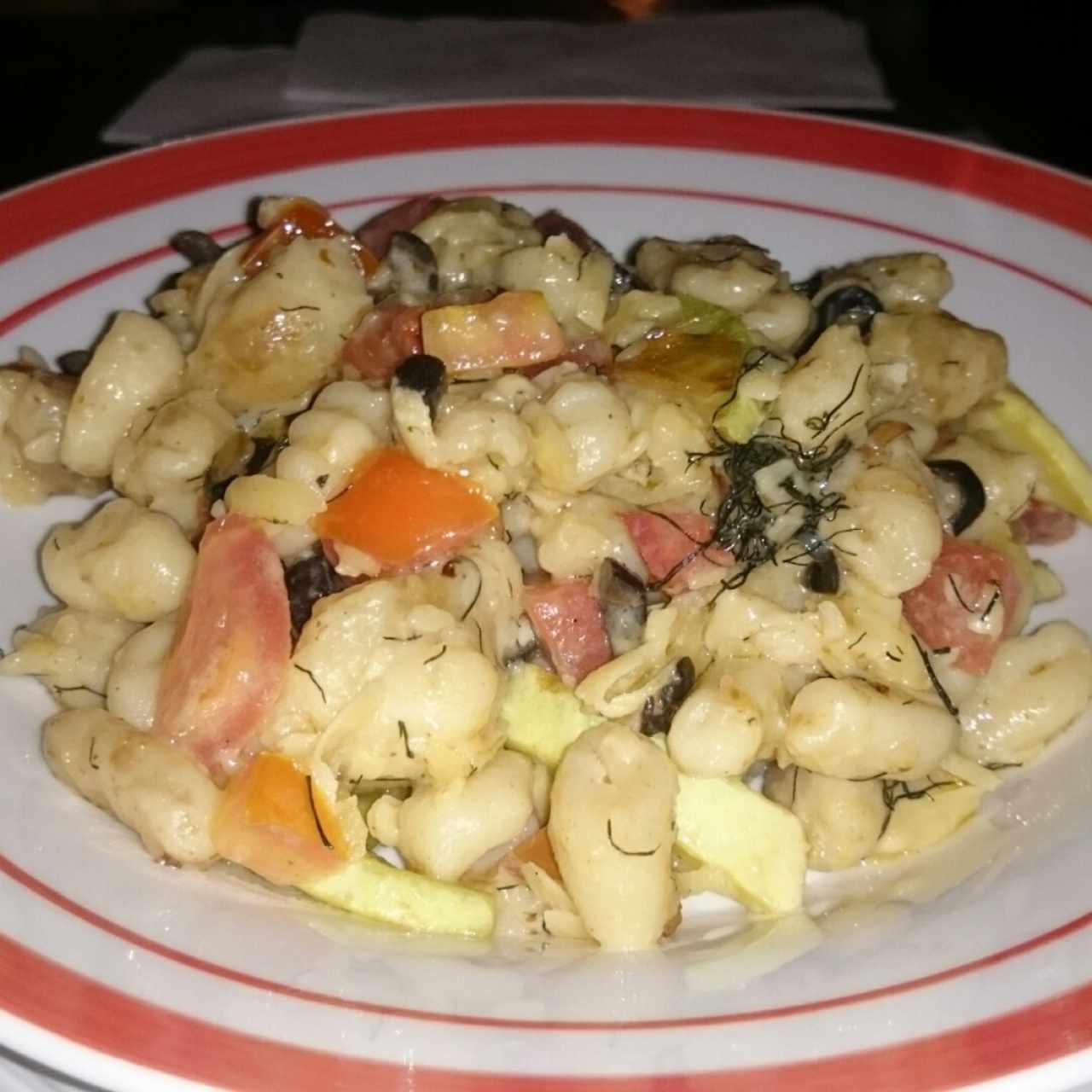 ñoquis salteados con vegetales. Una completa delicia! 