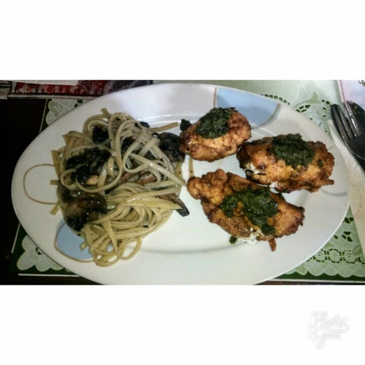 Pasta con hongos y pollo relleno al pesto 😍
