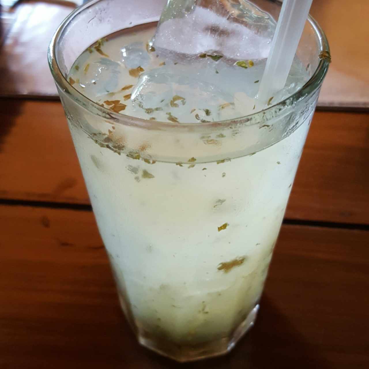 limonada con yerba buena