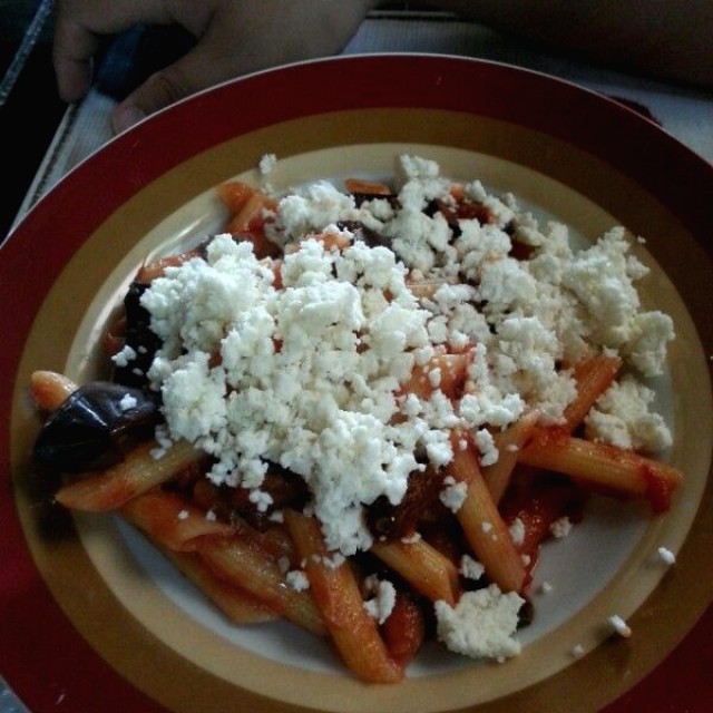 Pasta con ricotta y berenjenas
