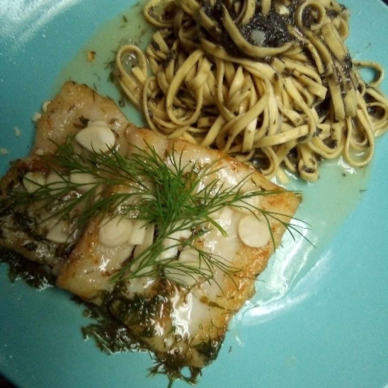 excelente filet de Róbalo en salsa de eneldo limón y vino blanco
