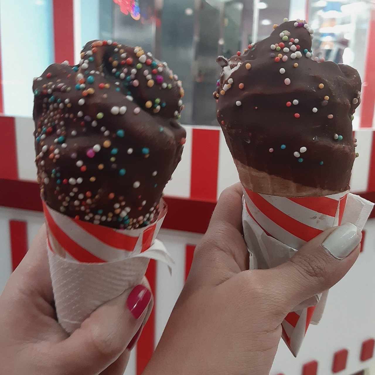 Barquillas cubiertas de chocolate