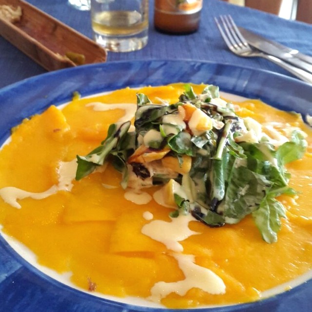 Capaccio de mero, mango y rucula 