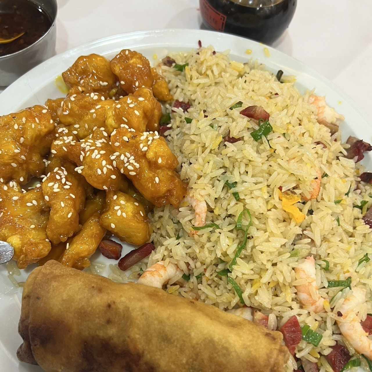 Pollo en Miel con Arroz con Camarones y Lumpia