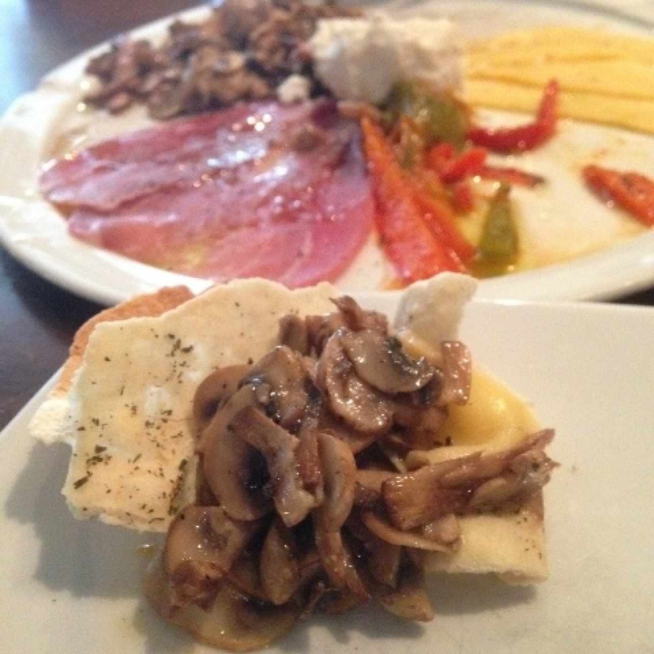 Champiñones. Antipasto