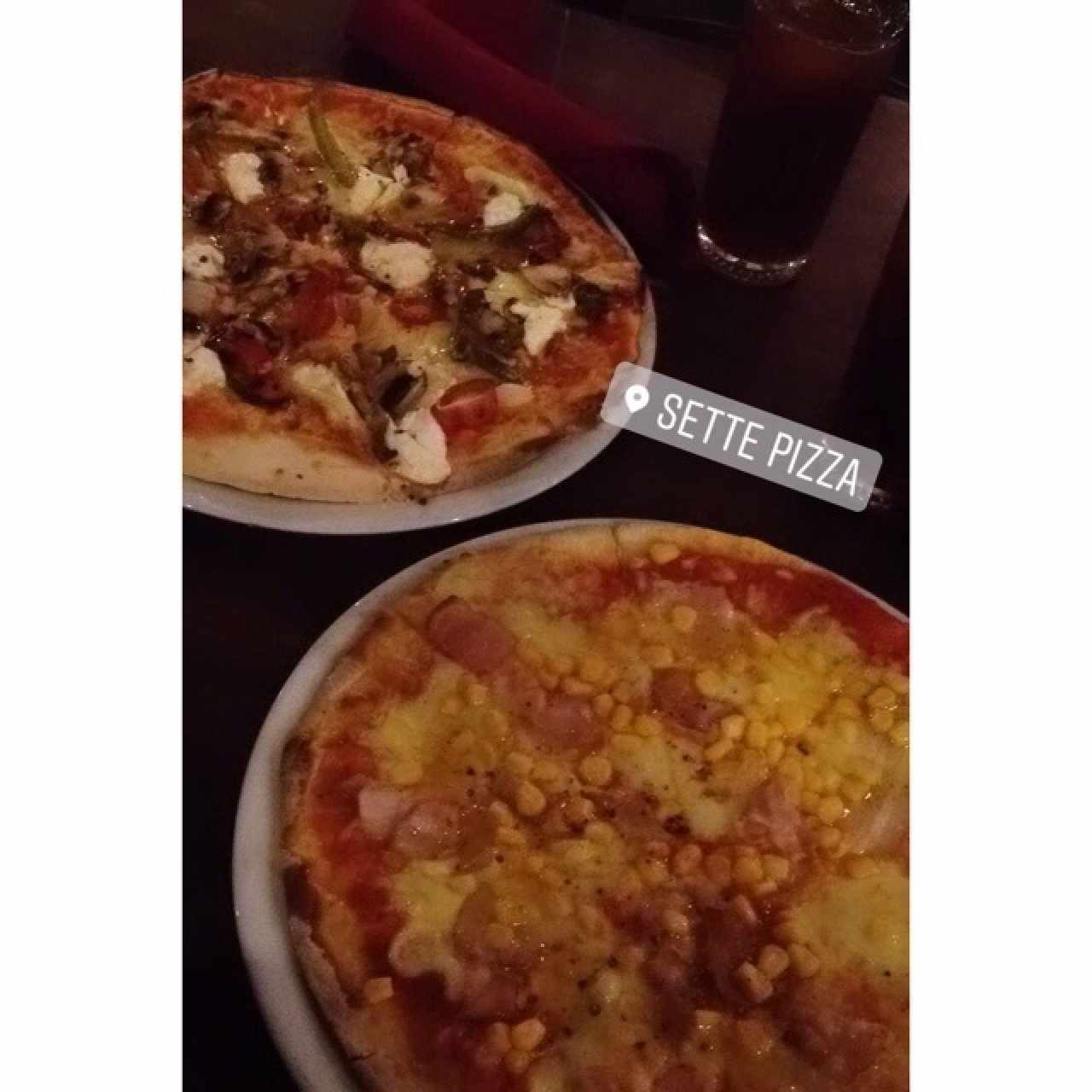 Pizza Primavera y pizza Vegetariana acompañados con papelón con limón. 